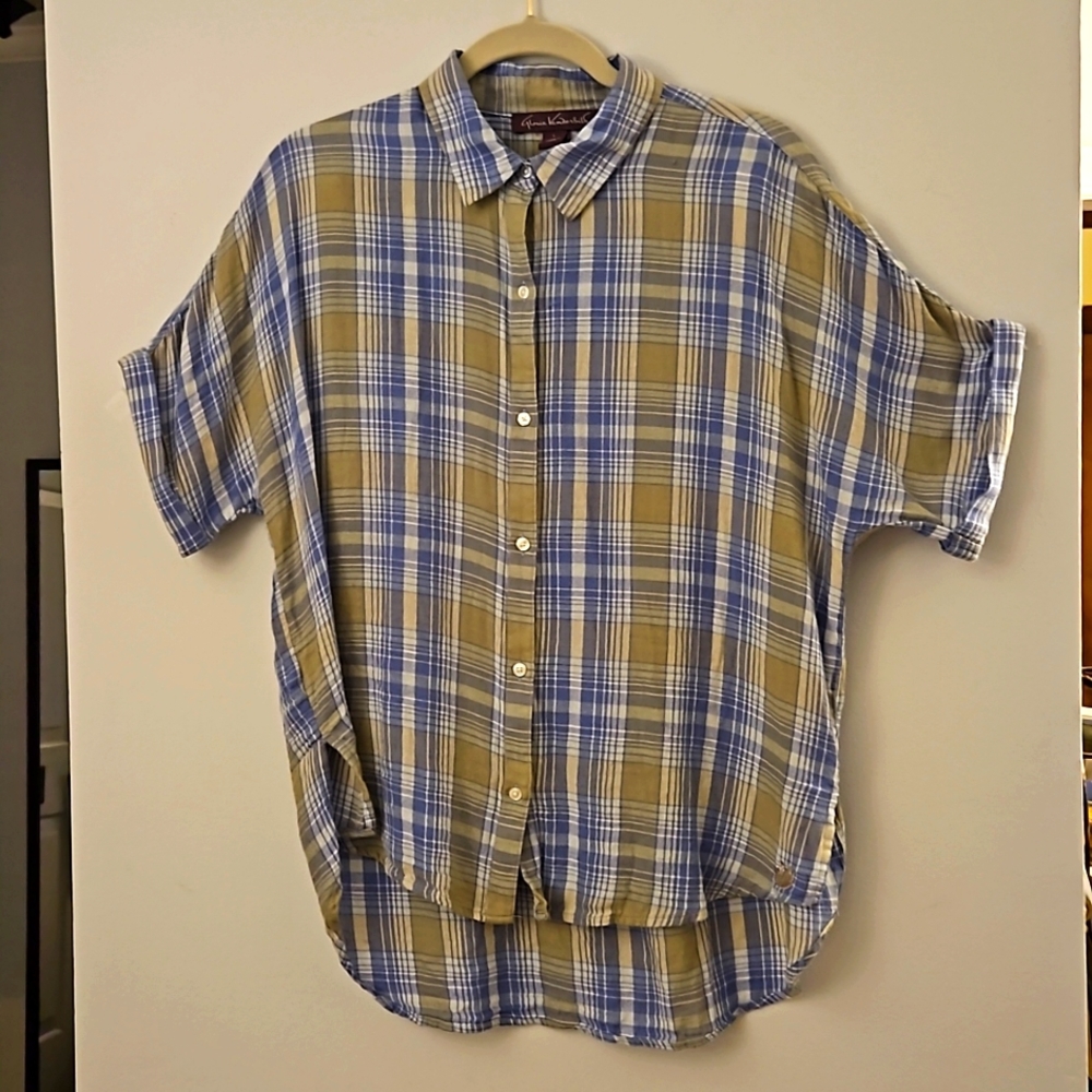 Gloria Vanderbilt blue, green, white front button shirt with short sleeves